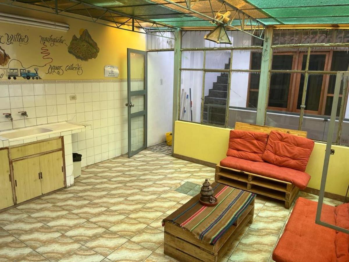 Hostal House