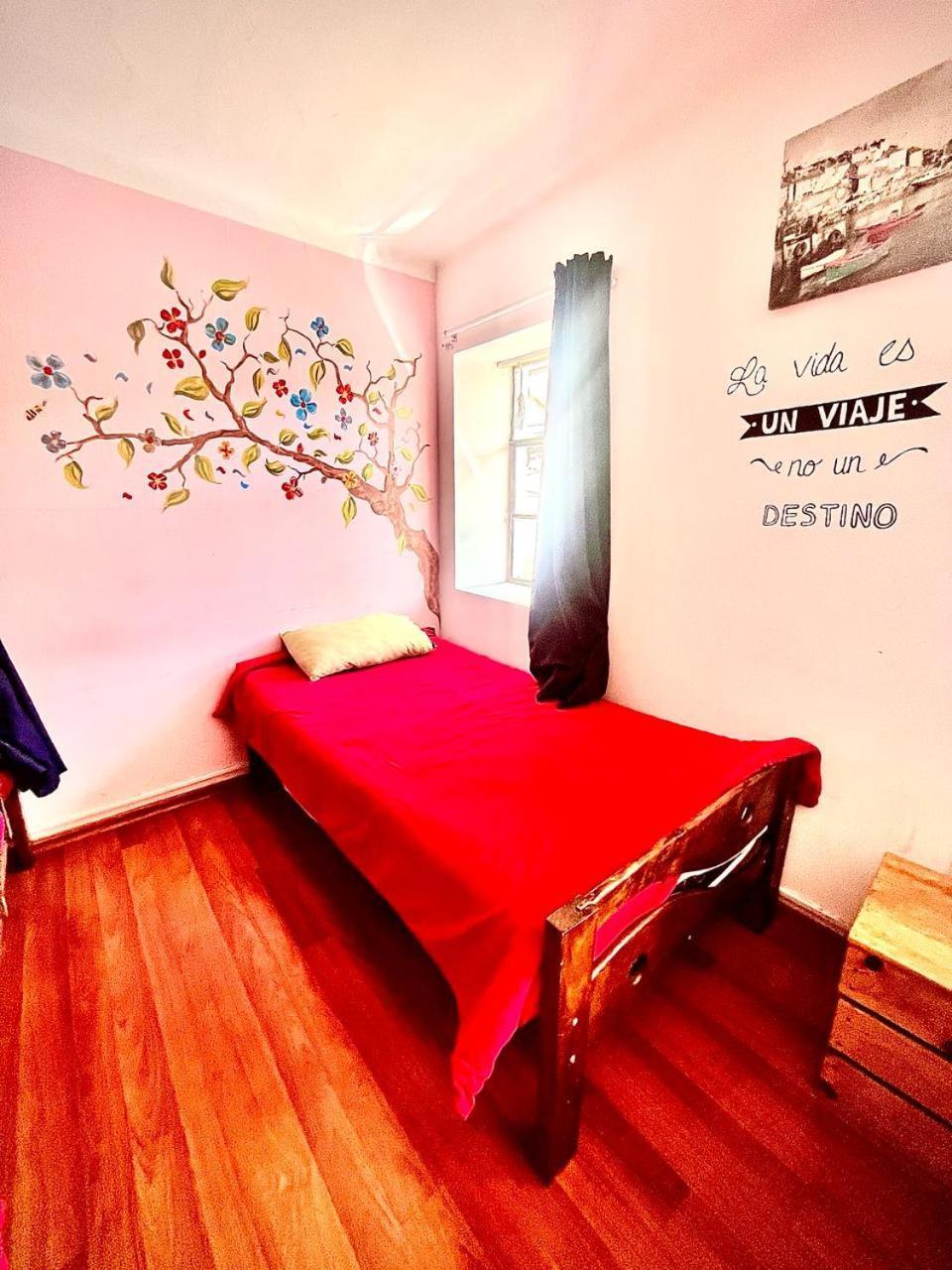 Hostal House *